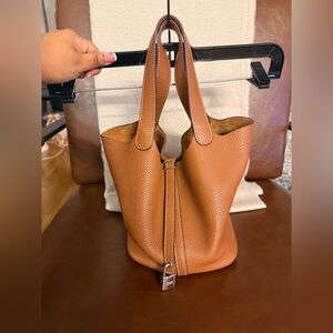 Picotin 22 Gold Clemence with Palladium Hardware